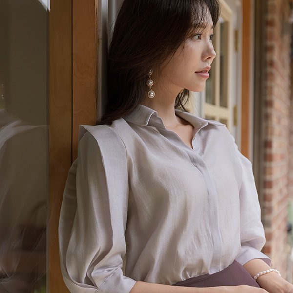 글로시 포인트 숄더 무드 텐셀 블라우스 ♡韓國女裝上衣